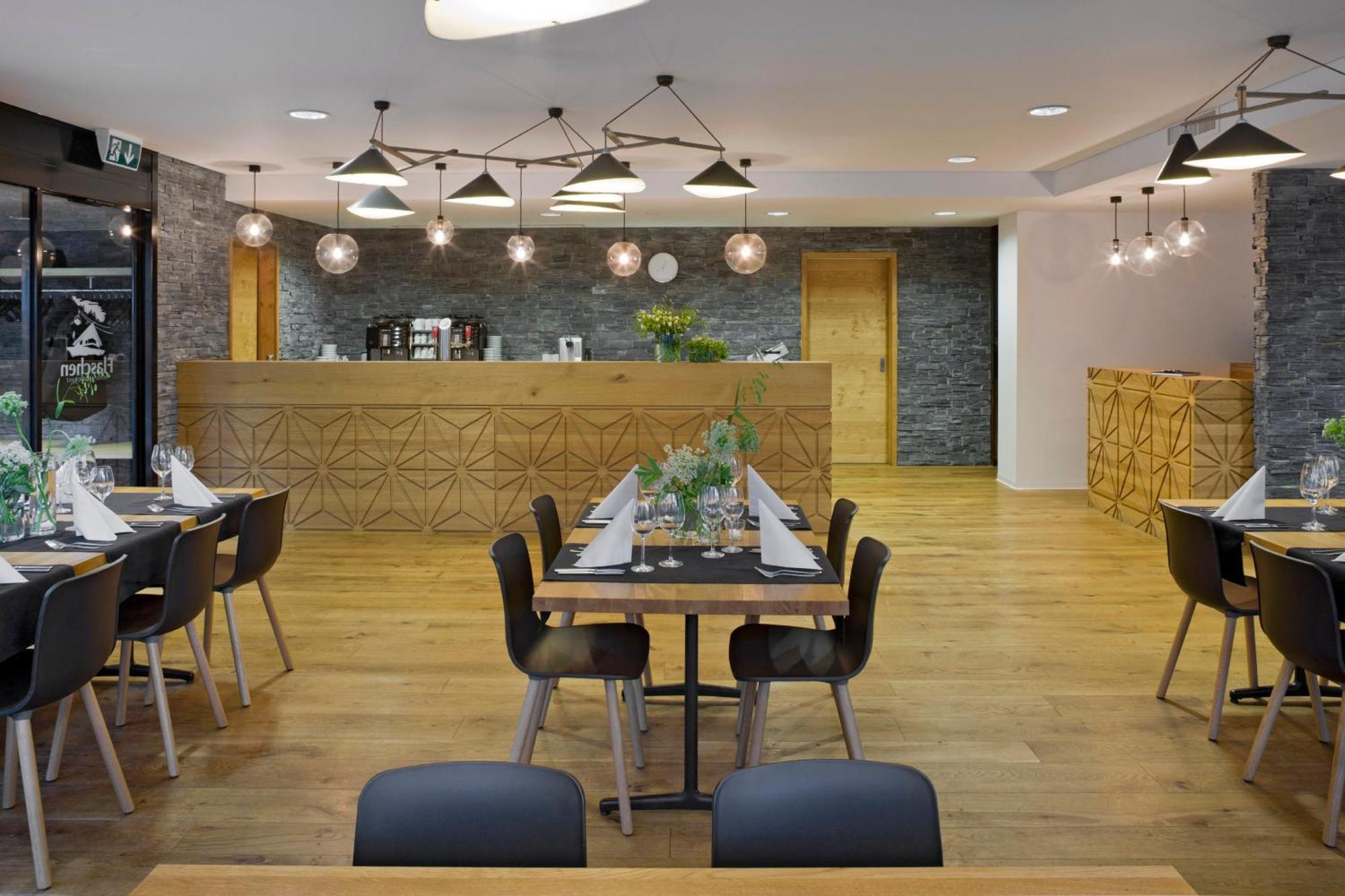 Hotel Restaurant Flaschen Альбинен Экстерьер фото